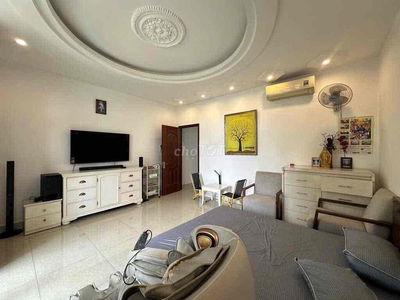 Nhà phố mặt tiền đối diện trường đại học kinh tế phong phú bình chánh