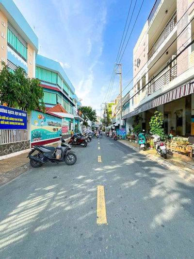 CĂN NÀY PHẢI NHANH MỚI KỊP Ạ !!!