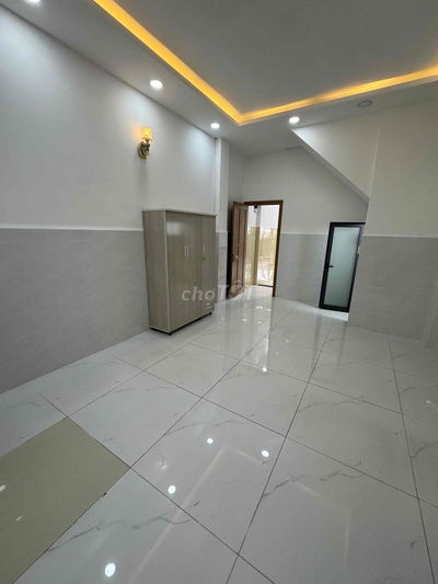 Phòng 35m2 Tầng trệt phù hợp 4 sv Nguyễn Tất Thành