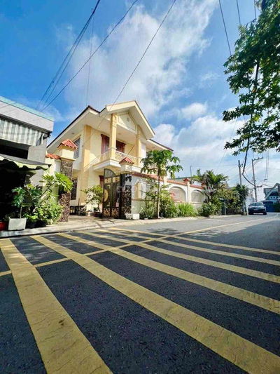 CHÍNH CHỦ BÁN GẤP BIỆT THỰ SÂN VƯỜN 350 M2 CHỢ HÓC MÔN ĐI ÚC