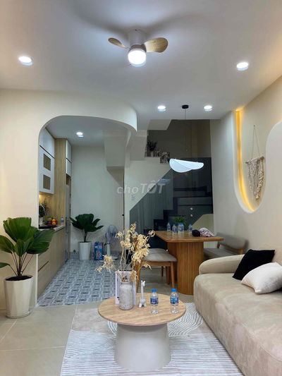 Nhà đẹp vào ở ngay, 5 tầng, hẻm 4m, trung tâm phú nhuận, kế Q1, 7.x tỷ