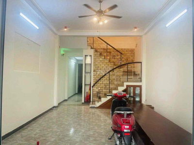 cho thuê nhà 2 tầng mặt tiền gần tố hữu 3pn/2wc