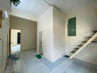 Chung cư tầng 2 - 13C Kỳ Đồng, 1PN, 1WC, có gác