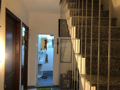 Nhà có nội thất 1 Trệt 2 Lầu 5,3x10m 4 Phòng hẻm 1419 Lê Văn Lương
