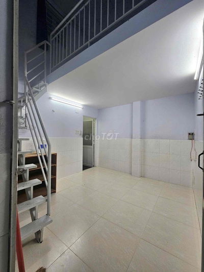 phòng đúc 1 nữ ở 12m có gác đúc, cửa sổ thoáng