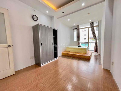 Chính Chủ Cho Thuê Phòng Ban Công Ngay Cầu Bông - 35m2