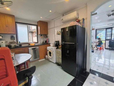 căn hộ 70- m2- cặp bên chợ hoàng hoa thám.