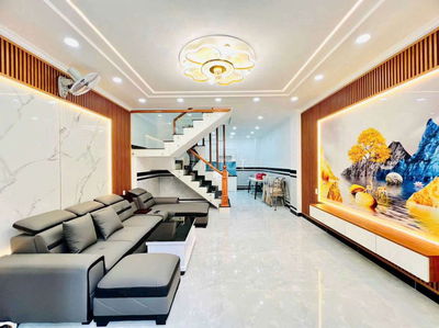 Nhà 2 tầng sạch đẹp ở ngay,hẻm ôtô thông,5 phút qua đến Gò Vấp