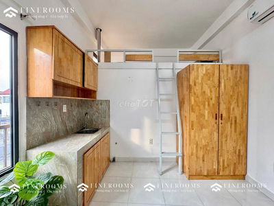 Duplex cửa sổ trời ngay vòng xoay Nguyễn Thái Sơn có thang máy