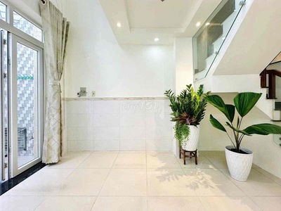 Nhà sát mặt tiền, 5 tầng có thể khai thác CHDV, Lý Chính Thắng Q3