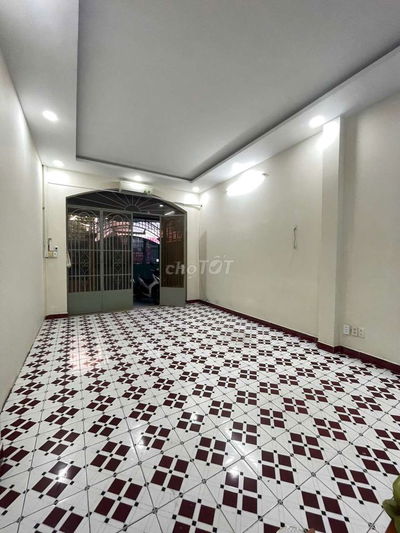 Phòng trọ tầng trệt Phạm Huy Thông . Đường 8m. Thông bàn cờ. GÒ Vấp