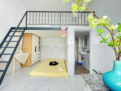 PHÒNG CÓ GÁC FULL NỘI THẤT KHÔNG ĐỤNG ĐẦU NGAY NGUYỄN VĂN CÔNG