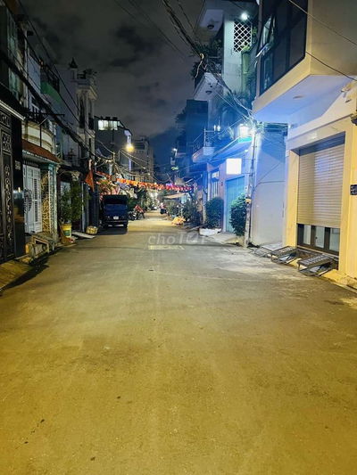 NHÀ NGAY ĐƯỜNG VĂN CAO  TÂN PHÚ  DT 4X20 ,4TẦN  HẺM XE TẢI QUAY ĐẦU