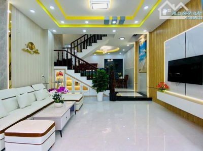 Cô Minh cần bán căn nhà 67.6m2 ngay Út Tịch, Tân Bình. Giá: 4 Tỷ 520, sẵn HĐ thuê 19 tr