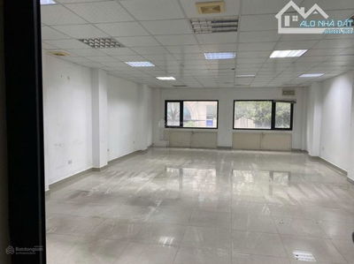 Cho thuê mặt bằng 223m2, mặt tiền 8m tại Lê Văn Lương – Thanh Xuân, giá 198 triệu/tháng