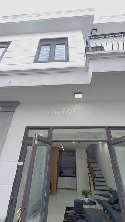 nhà 1 trệt,1 lầu ngay khúc cầu lớn Hóc môn, DT 34m2, Giá 500tr