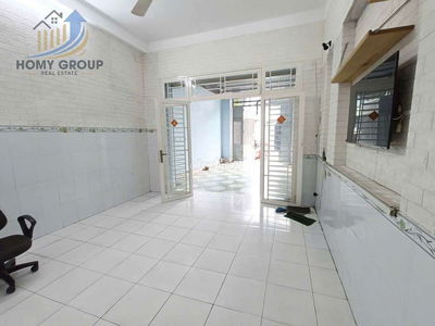 Mặt tiền Linh Đông, 3 phòng ngủ, sân đậu ô tô 7 chỗ