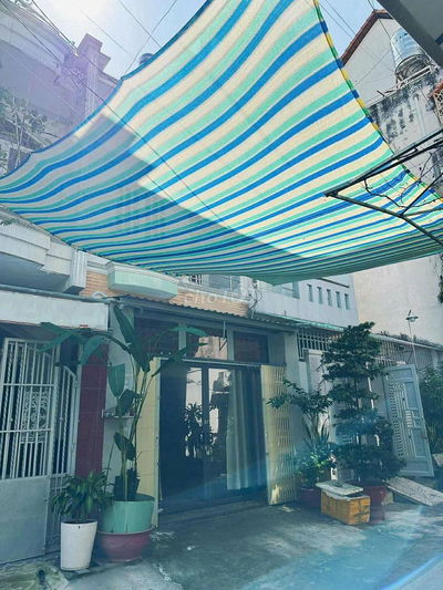 Nhà đẹp Hẻm Xe Tải – 2 Lầu 3 Phòng ngủ sẵn máy lạnh