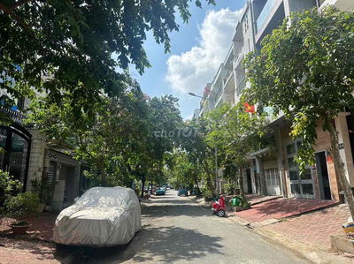 Bán nhà phố đường số 10 có thang máy - Nam Long Trần Trọng Cung