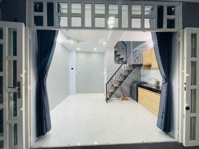 BÁN NHÀ TẶNG NỘI THẤT ĐƯỜNG THẠCH LAM 3TẦNG X 17M2 GIÁ 2,46TỶ TL