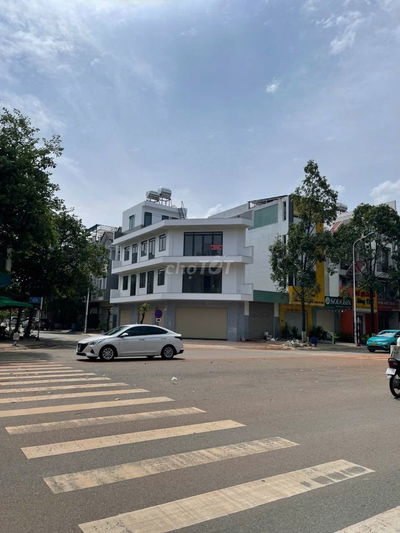 góc 2 mt trung tâm TP DĨ AN - 6.5 x 19 - 1 trệt 3 lầu - đường GS1