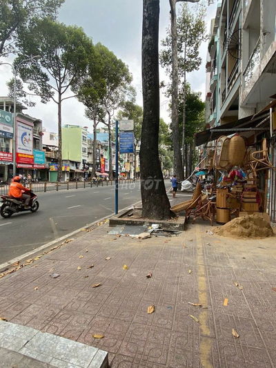 1 căn 5 tầng , trung tâm Quận 11, có tháng máy, 5PN, ( 3.1 x 8.5 )