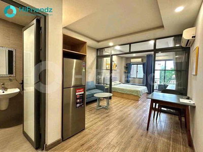 CHO THUÊ CĂN HỘ TÁCH BẾP BAN CÔNG TRUNG TÂM QUẬN 1 MỚI TOANH GIÁ RẺ