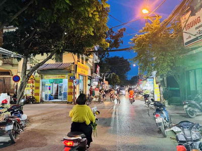 BÁN ĐẤT MẶT PHỐ THUÝ LĨNH, Ô TÔ TRÁNH