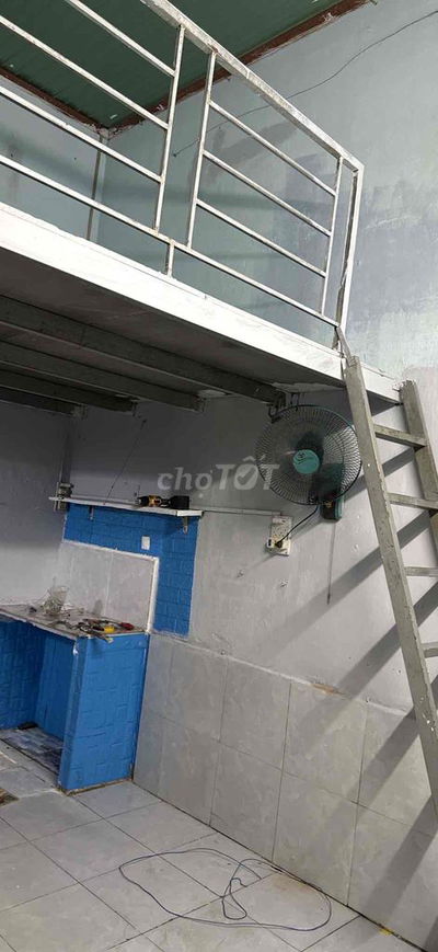Phòng trọ mt hẽm xh 4m, có gác, máy lạnh++ đ. Htphat gần KCX Tân thuận