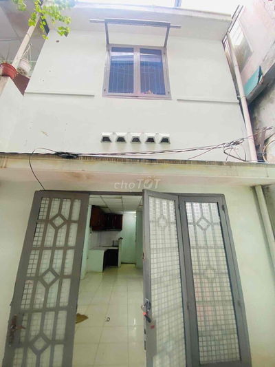 🔸 2 tầng BTCT - 2PN - Gần Emart 2