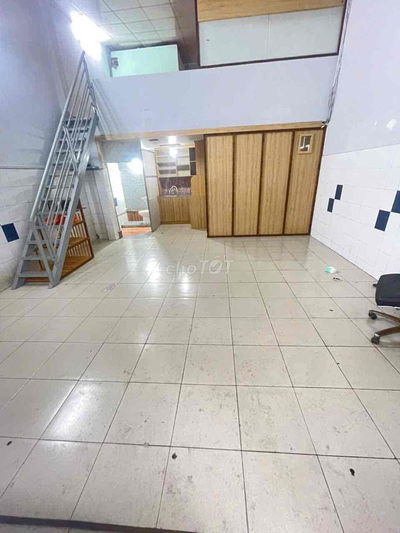 NHÀ KHU TÊN LỬA, NGANG 6, XE HƠI ĐẬU