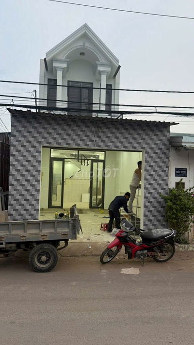 Bán nhà 4,3*21m lầu trệt. Mặt tiền nhựa Ấp 2 Xuân Thới Thượng
