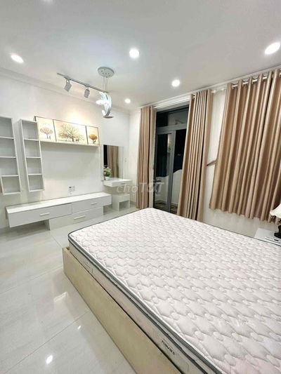 Cho thuê phòng ban công có nội thất