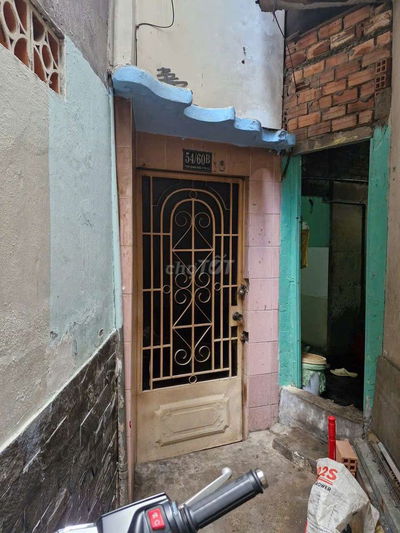 cần tiền bán gấp nhà nhỏ q1 sổ hồng ngay chủ