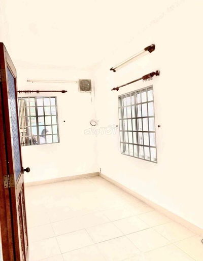 cần bán nhà Hẻm nguyễn văn cừ q5 (3,2x8,5)1trệt2lầu