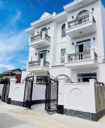 Nhà đẹp 3 tầng kiên cố cách Phạm Văn Đồng chỉ vài bước chân