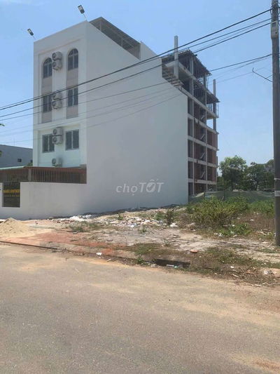 HOT ! LÔ ĐÂT 165M NGAN 7.3M ĐƯƠG 7.5M TDC 1B SAT VACH FPT ĐNA GIA 4T7