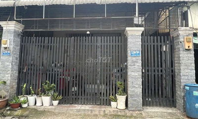 Nhà mặt tiền nằm trong hẻm 520 đối diện KDT VẠN PHÚC