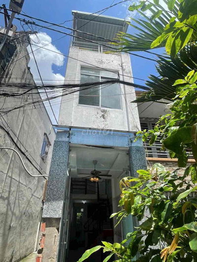 1%. Bán Nhà 3 phòng ngủ. 3 tầng. 1 xẹt Thống Nhất P11.