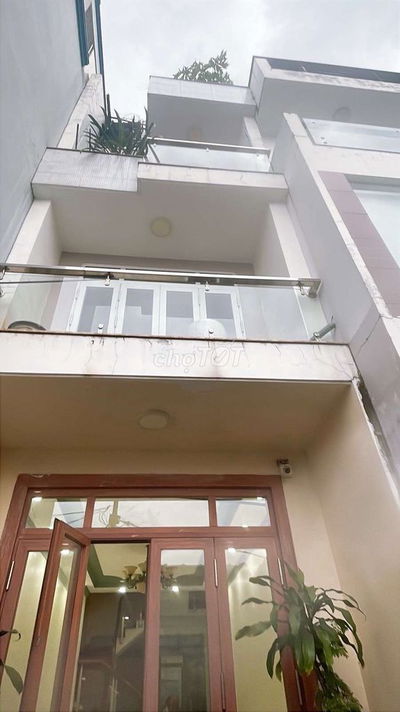 Bán nhà 4 tầng, ngay chợ Thủ Đức, Trường Thọ, 70m2, 4 PN, 5,8 t.ỷ TL
