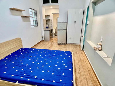 STUDIO IRIS HOME: Tự do, không chung chủ, Phòng mới như hình.
