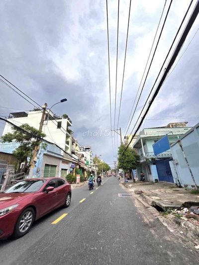 BIỆT THỰ 3 TẦNG + SÂN THƯỢNG, NGAY PHẠM VĂN ĐỒNG SÁT CHỢ THỦ ĐỨC. DT 1
