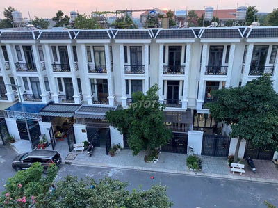 Bán nhà phố liền kề đông hòa dĩ an