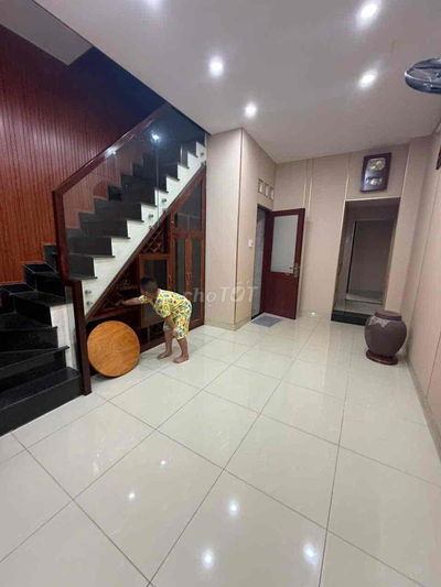 nhà 2 phòng ngủ gần đại học ngân hàng . đại học cảnh sát