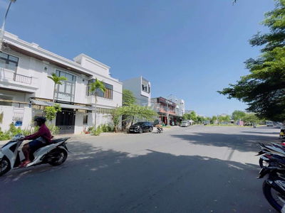 TÔI CẦN BÁN ĐẤT MẶT TIỀN VỊ TRÍ KINH DOANH VIP