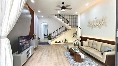 Nhà mặt tiền 3 phòng ngủ đậu xe oto trước nhà