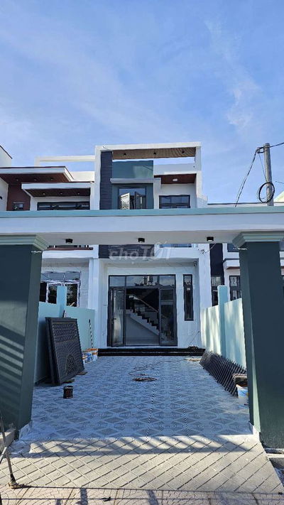 Nhà 1 trệt 1 lầu 4PN sân xe hơi giá chỉ 2 tỷ 060 thương lượng