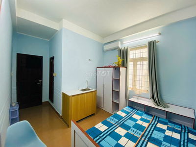 Phòng cho thuê – Gần Q5, Q1 – có bếp, máy lạnh, WC riêng