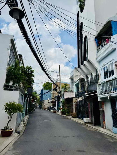 Nhà Khu Vip 3 Tầng HXH thông 50m2 đường Kênh Tân Hoá nở hậu