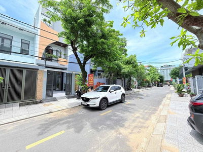 nhà mặt tiền 225m2 , 4 p ngủ , 4 ưc đường phú lộc 19